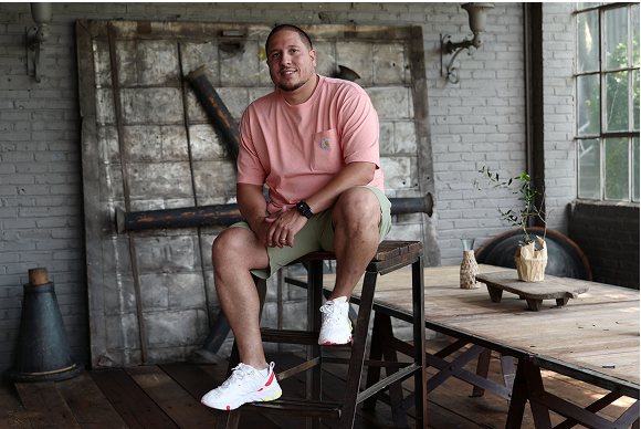 Headshot of Nelson Quinones